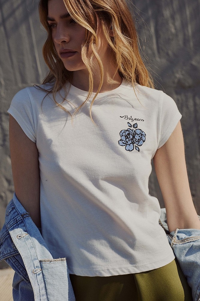 T-shirt με τύπωμα στην πλάτη