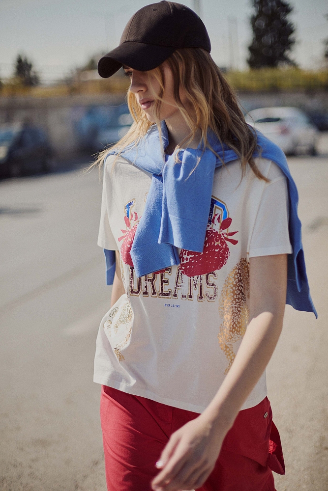 T-shirt με foil τύπωμα