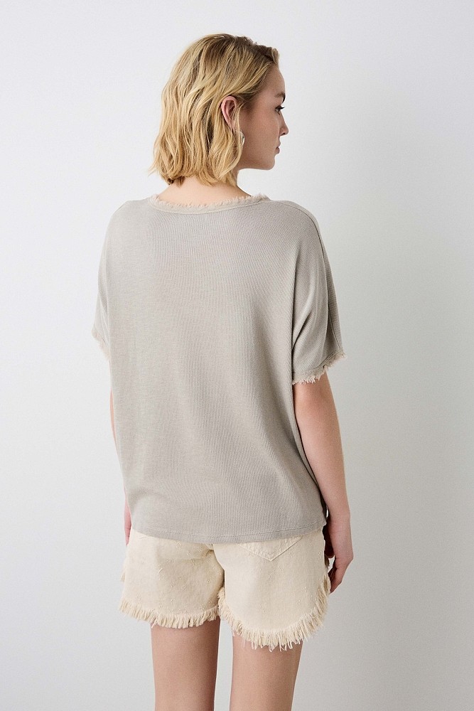 Βασικό oversized V-neck τοπ