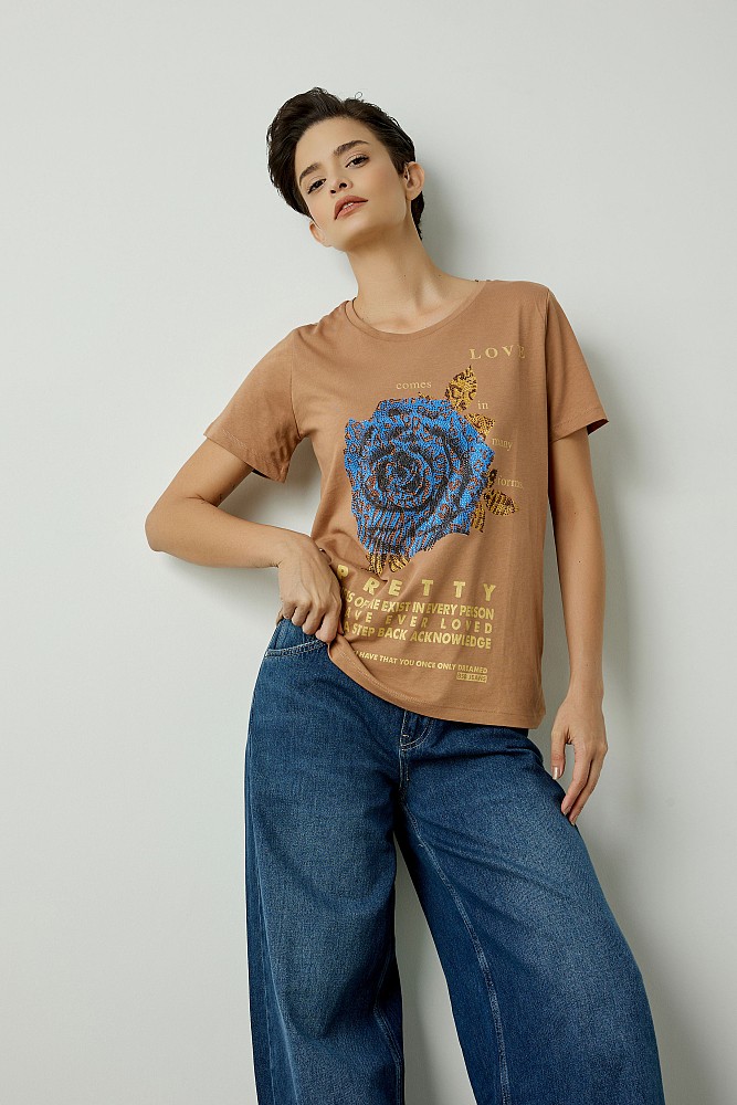 T-shirt με τύπωμα και στρας