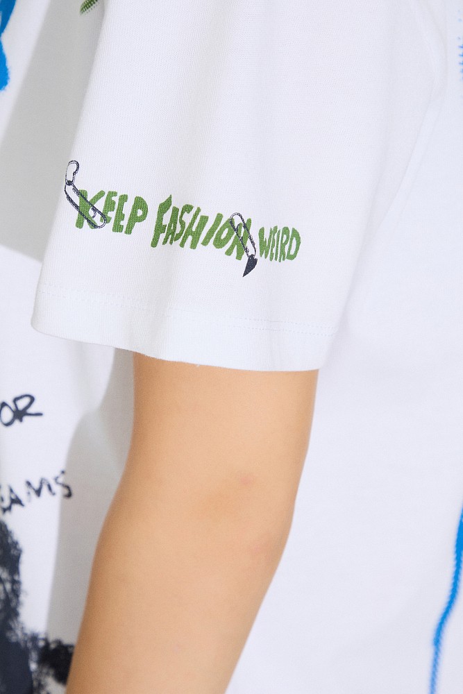 T-shirt με τύπωμα και τρουκς