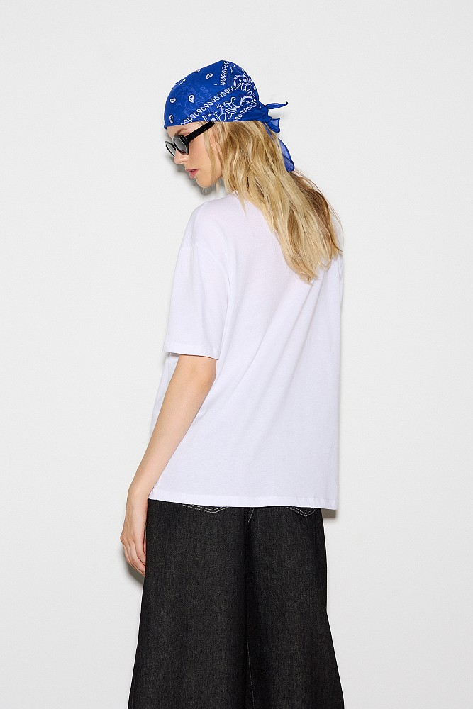 T-shirt με τύπωμα και φουλάρι