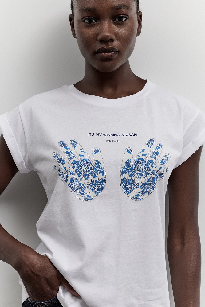 T-shirt με τύπωμα και στρας