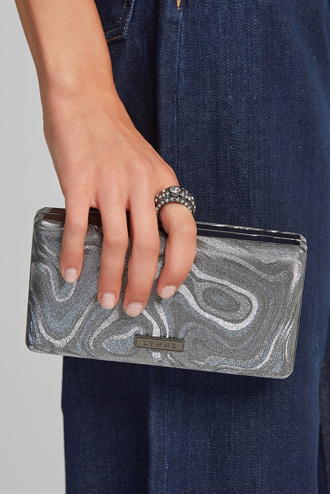 Clutch τσάντα μουαρέ με δαχτυλίδι με στρας