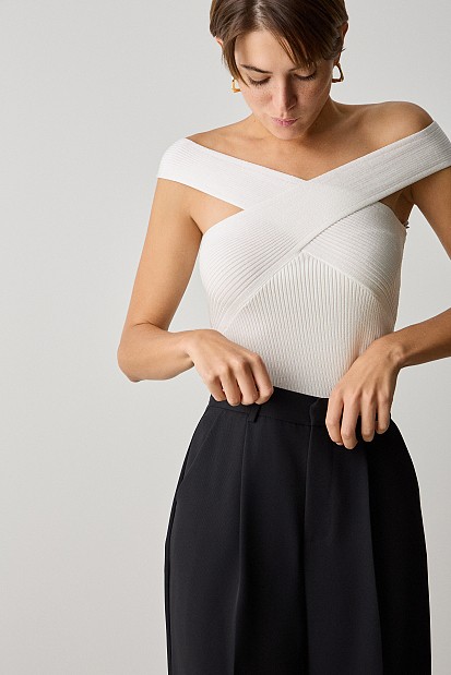 Ribbed τοπ με κρουαζέ τιράντες