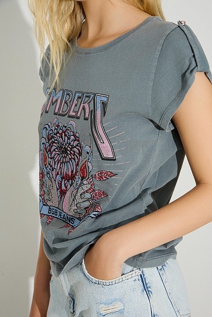 T-shirt με στάμπα και στρας