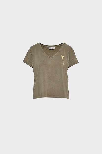 T-shirt με κεντητές λεπτομέρειες
