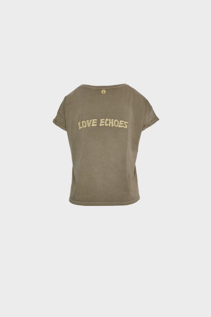 T-shirt με κεντητές λεπτομέρειες