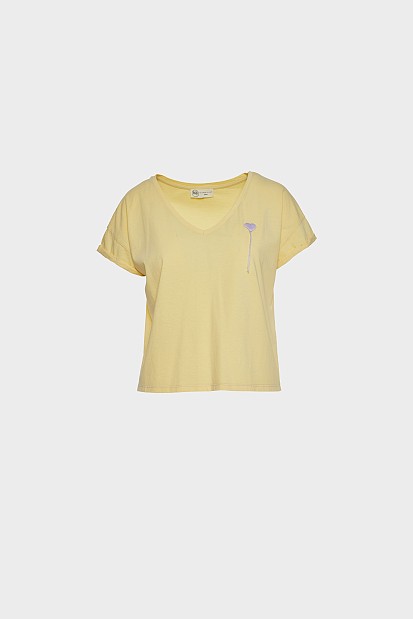 T-shirt με κεντητές λεπτομέρειες