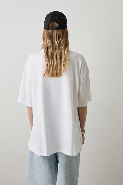 Oversized t-shirt με τύπωμα και στρας