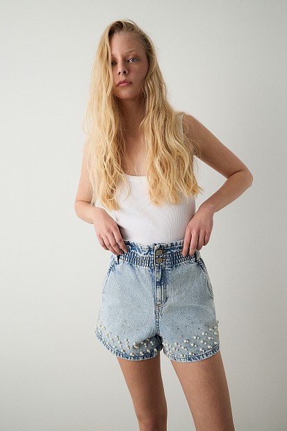 Denim σορτς με πέρλες