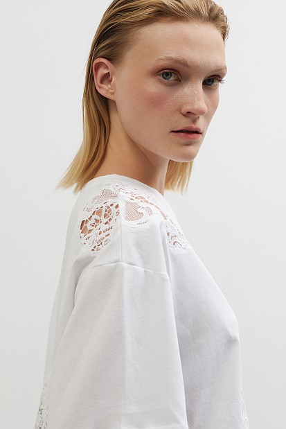 T-shirt με κέντημα