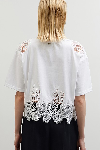 T-shirt με κέντημα