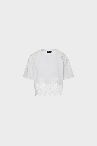 T-shirt με κέντημα