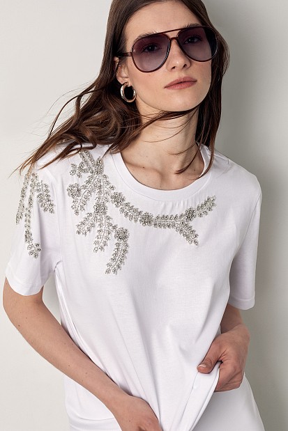 T-shirt με κεντητές χάντρες