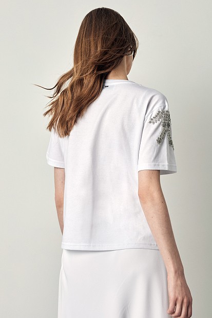 T-shirt με κεντητές χάντρες