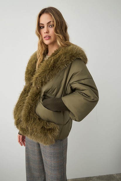 Puffer μπουφάν με συνθετική γούνα