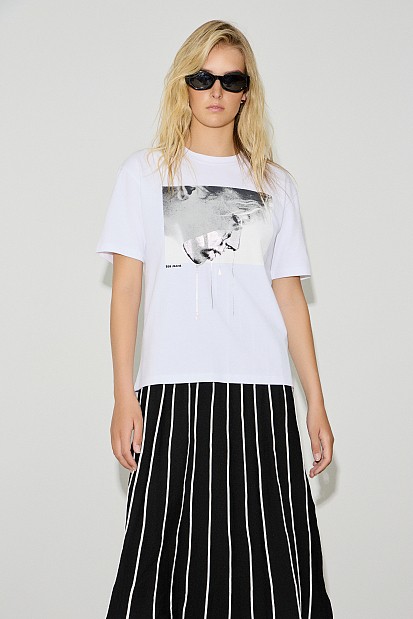 T-shirt με τύπωμα και foil λεπτομέρειες
