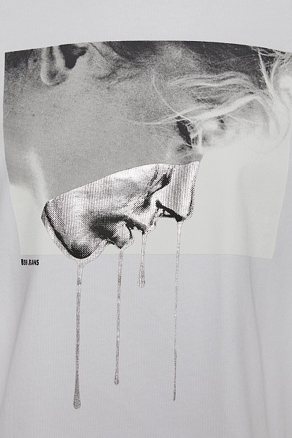 T-shirt με τύπωμα και foil λεπτομέρειες