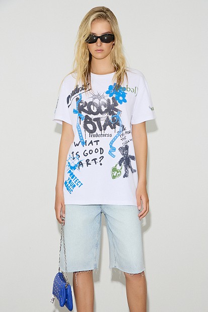 T-shirt με τύπωμα και τρουκς