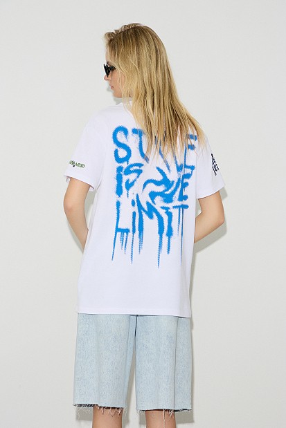 T-shirt με τύπωμα και τρουκς