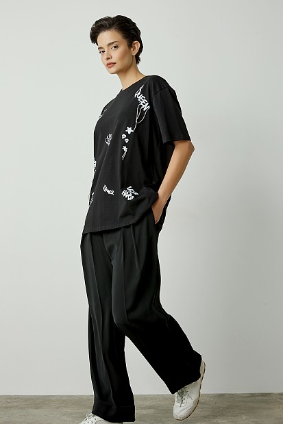 Oversized t-shirt με τύπωμα και στρας