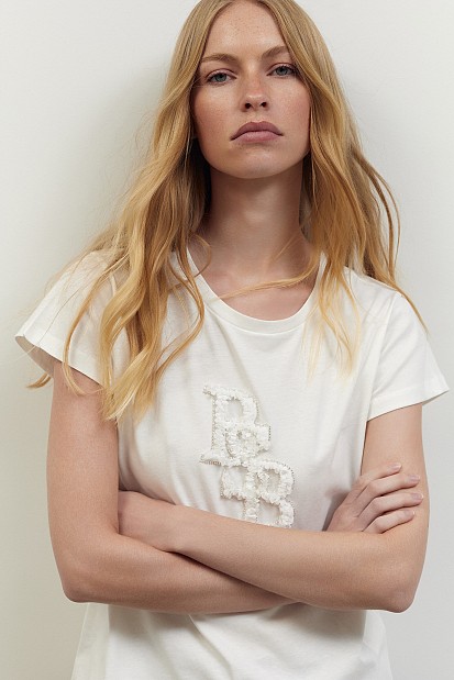 T-shirt με ανάγλυφο logo