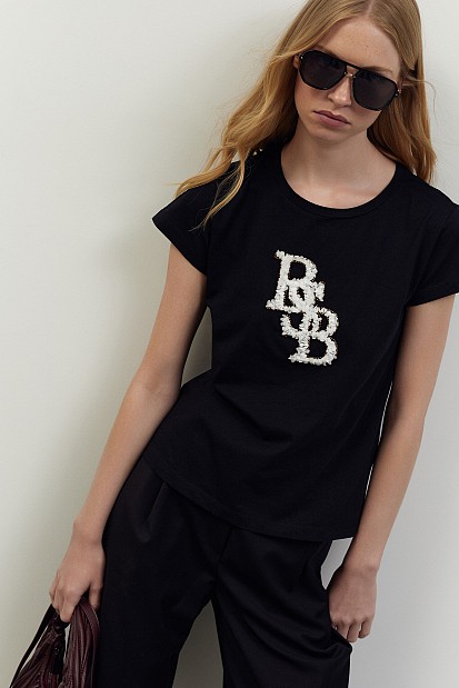 T-shirt με ανάγλυφο logo