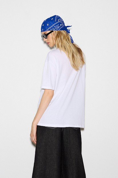 T-shirt με τύπωμα και φουλάρι