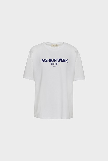 T-shirt με τύπωμα και φουλάρι