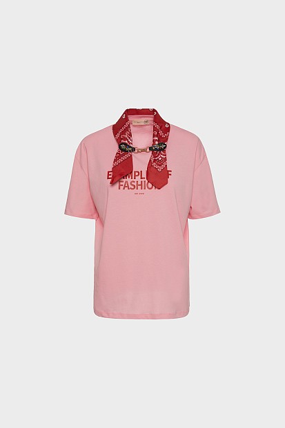 T-shirt με τύπωμα και φουλάρι