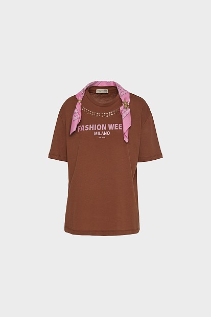 T-shirt με τύπωμα και φουλάρι