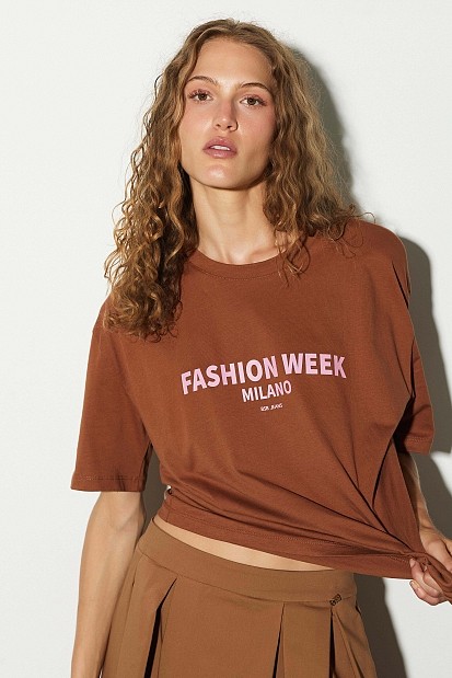 T-shirt με τύπωμα και φουλάρι