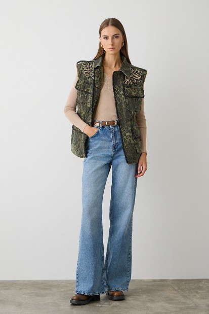 Denim αμάνικο τζάκετ με κέντημα