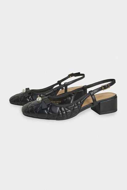 Καπιτονέ slingback με πέρλες