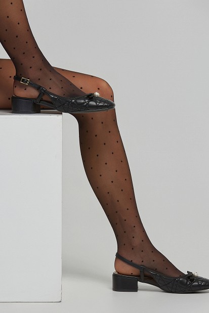 Καπιτονέ slingback με πέρλες