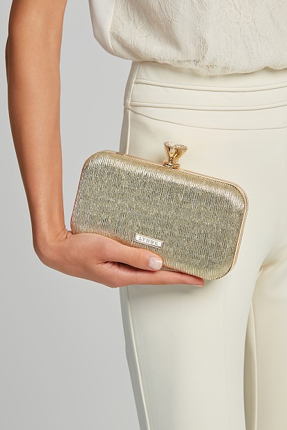 Γκοφρέ clutch τσάντα σε χρυσή όψη