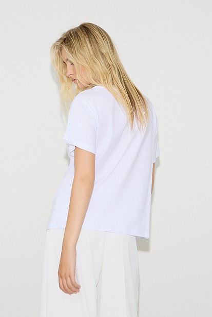 T-shirt με τύπωμα και κρεμαστά στρας