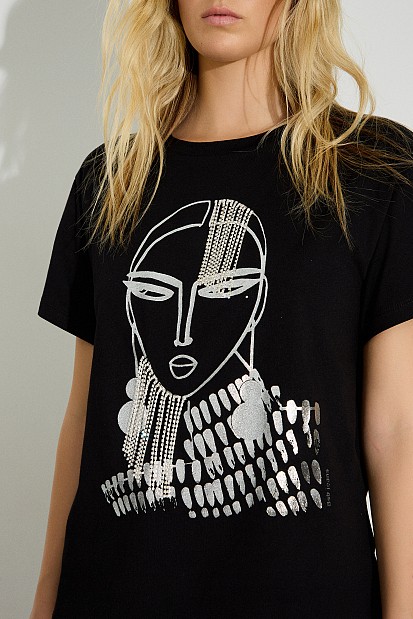 T-shirt με τύπωμα και κρεμαστά στρας