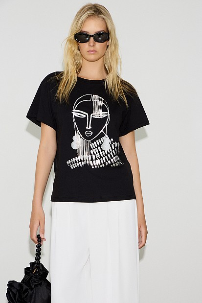 T-shirt με τύπωμα και κρεμαστά στρας