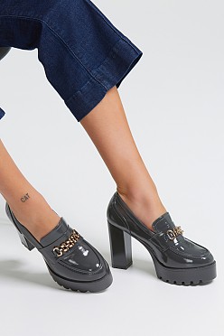 Παπούτσι loafer με αλυσίδα