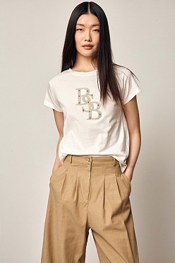 T-shirt με ανάγλυφη στάμπα
