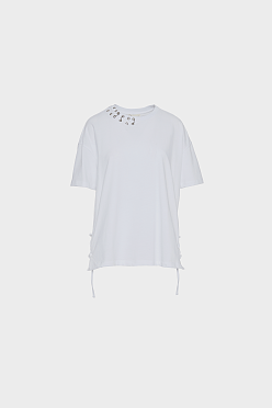 T-shirt με cut-outs και μεταλλικές λεπτομέρειες