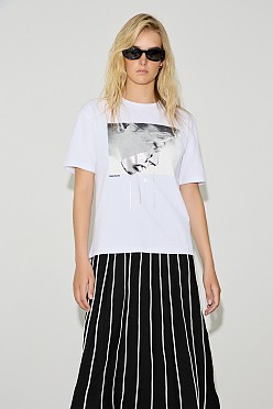T-shirt με τύπωμα και foil λεπτομέρειες