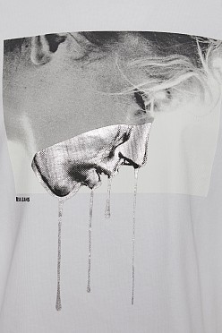 T-shirt με τύπωμα και foil λεπτομέρειες