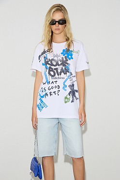 T-shirt με τύπωμα και τρουκς