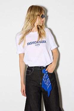 T-shirt με τύπωμα και φουλάρι