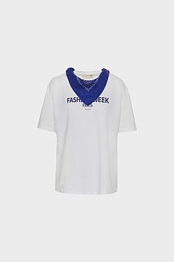 T-shirt με τύπωμα και φουλάρι
