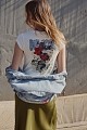T-shirt με τύπωμα στην πλάτη