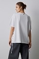 T-shirt με cut-outs και μεταλλικές λεπτομέρειες